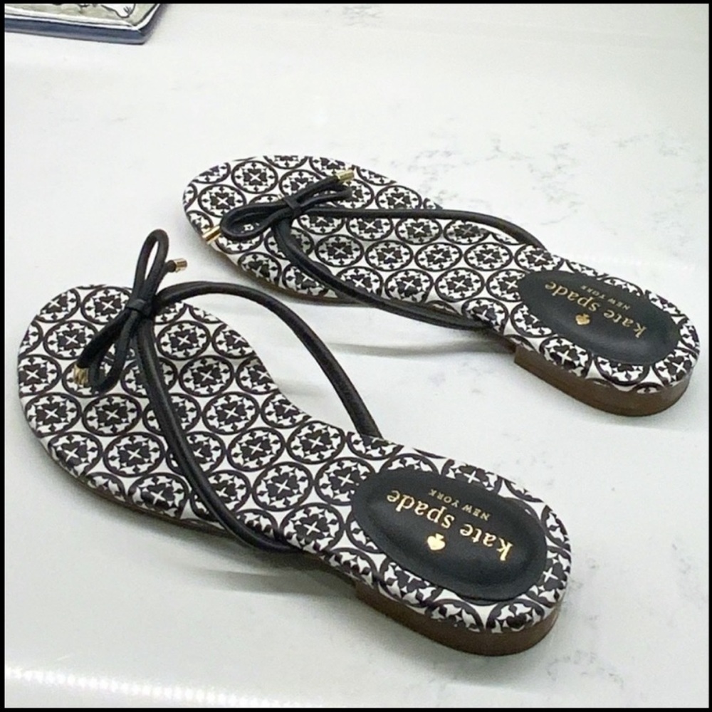 Kate Spade Bow Charm Flip Flops - Picture 3 of 7